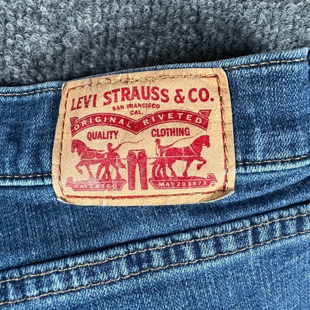 Levi's Bermuda Shorts Womens‎ 32 Blue Denim Cotton Stretch Classic Fit 5 Pockets